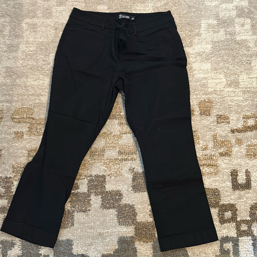 New York and Company 
- dress pants 
- size 6
- black
- never worn